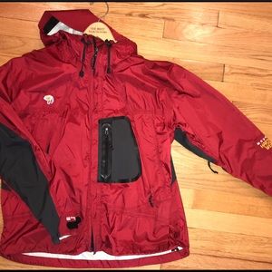 Mtn Hardware Rain jacket men’s medium. Good cond.